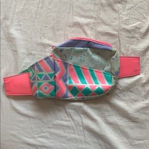 Super cute 90’s vintage fanny pack